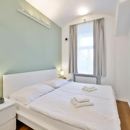 Elegant Close To Center & Bike Path Apartment *