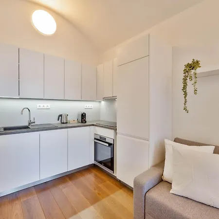 Elegant With Terrace & Bike Path