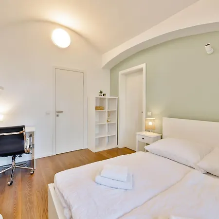 Elegant Close To Center & Bike Path *