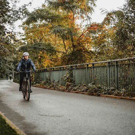 Elegant With Terrace & Bike Path 아파트