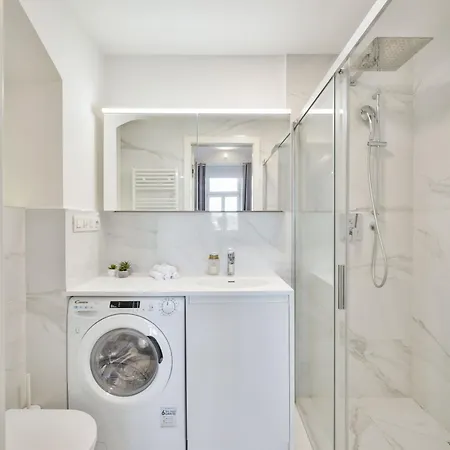 Elegant With Terrace & Bike Path Apartamento Praga