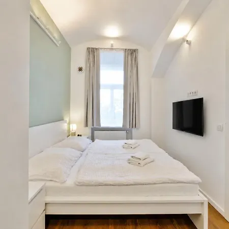 Elegant Close To Center & Bike Path Apartment