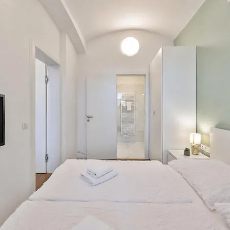 Elegant Close To Center & Bike Path * Prague