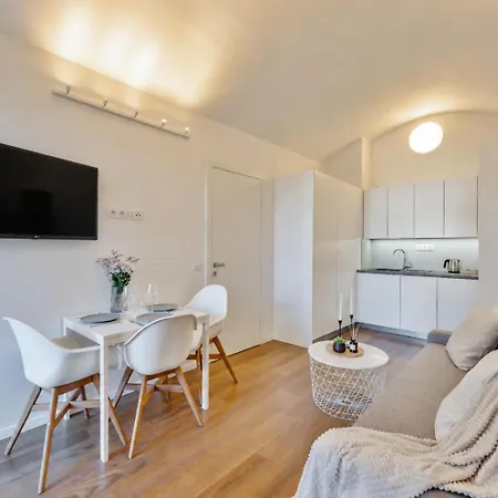 Elegant Close To Center & Bike Path Apartment