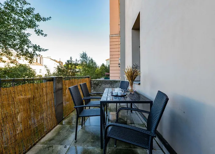 Elegant Close To Center & Bike Path *