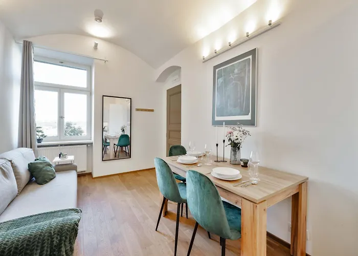 Elegant Close To Center & Bike Path *