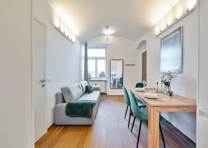 Elegant Close To Center & Bike Path *