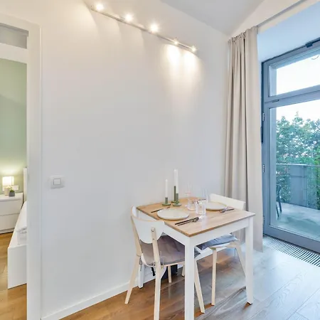 Elegant With Terrace & Bike Path Praga