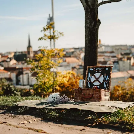 Elegant With Terrace & Bike Path Appartamento Praga
