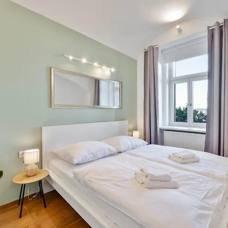Appartamento Elegant With Terrace & Bike Path Praga